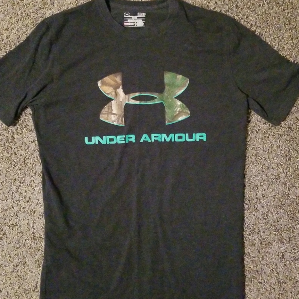 Under Armour Charged tee